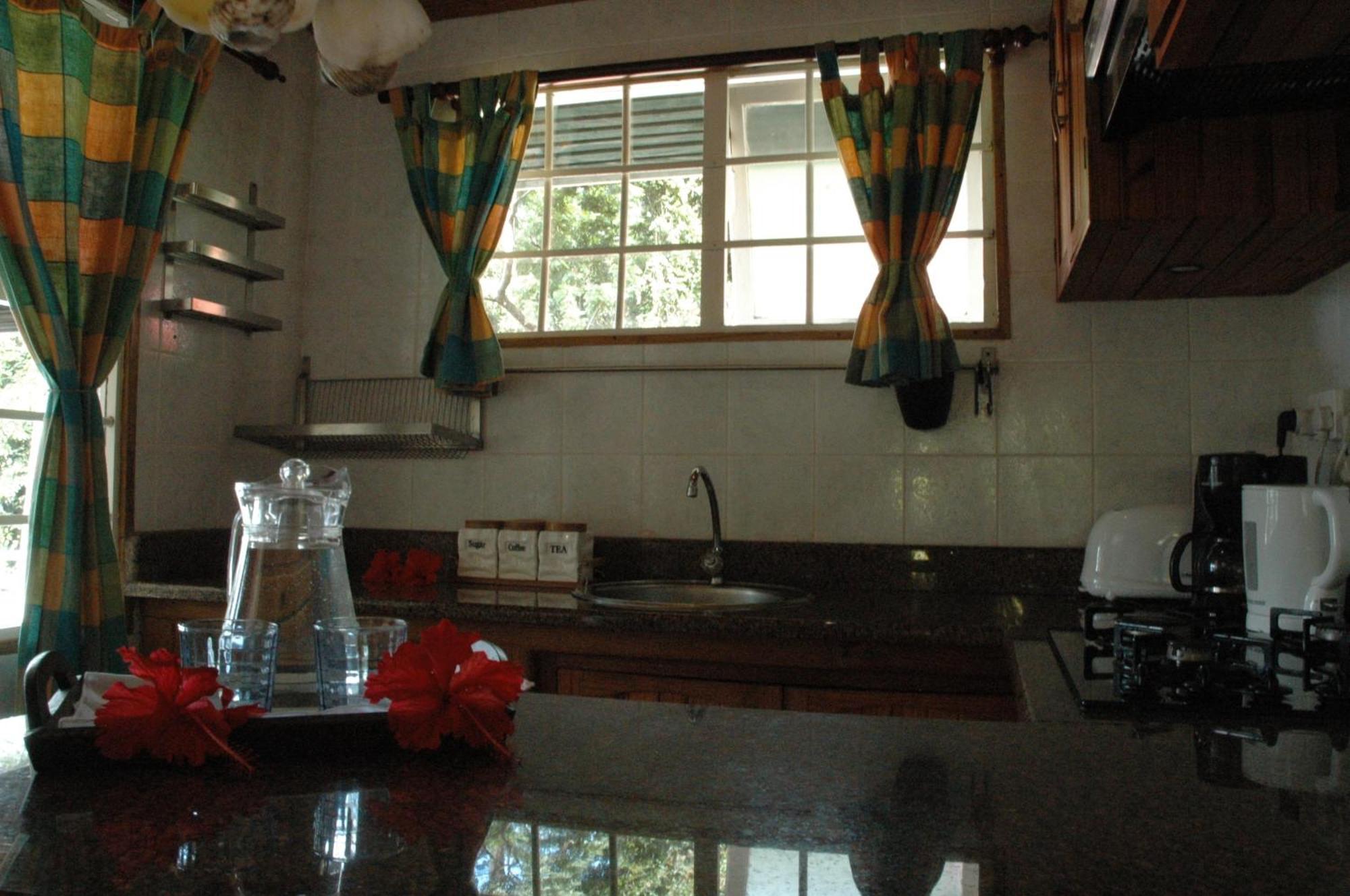 Kokogrove Chalets Anse Royale Chambre photo